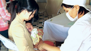 Tiêm vaccine cho trẻ em